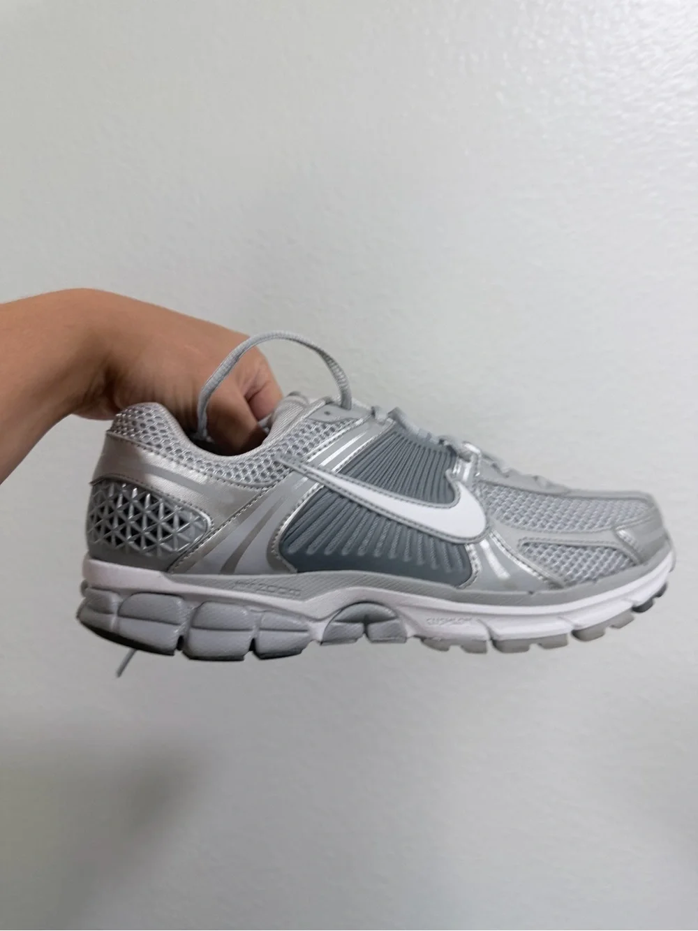 Nike silver Vomero 5